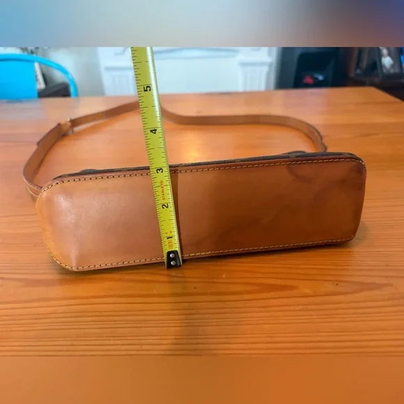 Louis Vuitton Trotteur Crossbody - Picture 5 of 11